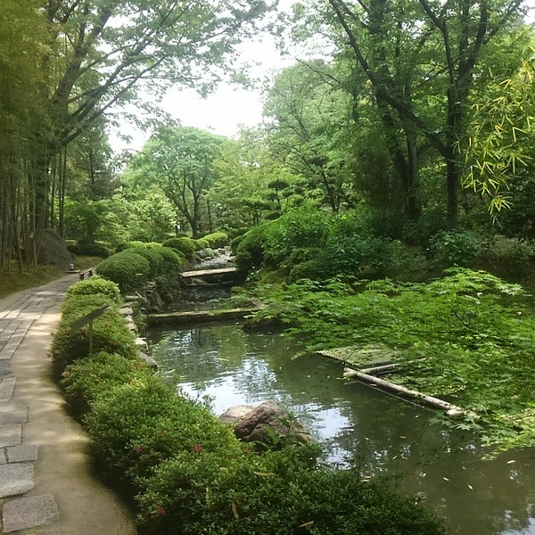 Photo taken at 松花堂庭園・美術館 by 竹の小路 on 5/21/2017