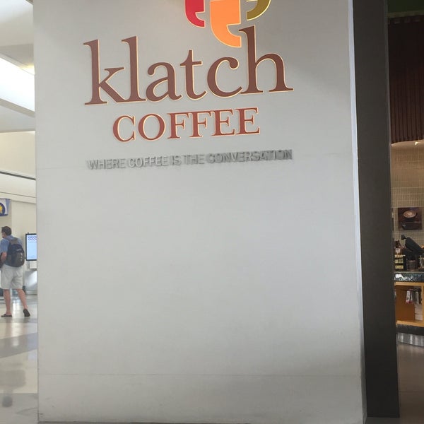 รูปภาพถ่ายที่ Klatch Coffee โดย Christian N. เมื่อ 6/4/2016