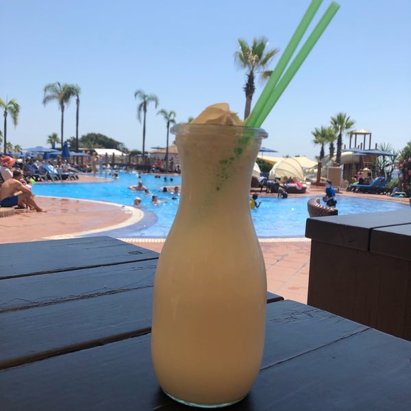 Foto diambil di Marriott&#39;s Marbella Beach Resort oleh Haya F. pada 8/8/2018