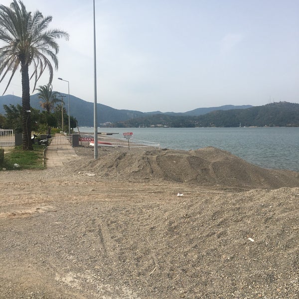 Foto scattata a Şat Beach Club da Murat Ç. il 4/15/2020