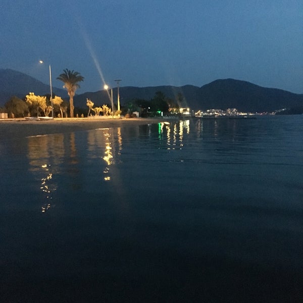 Photo taken at Şat Beach Club by Murat Ç. on 5/22/2019