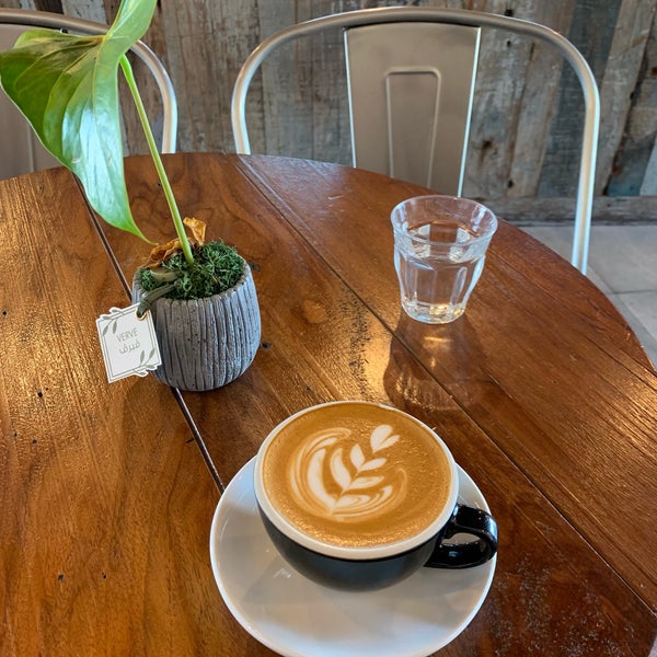 5/1/2019 tarihinde Asmamkhalfanziyaretçi tarafından Ratios Coffee'de çekilen fotoğraf