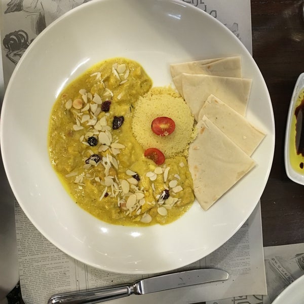 Desayunos muy buenos y al medio día sopa de cebolla y curry