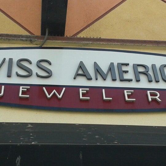 Das Foto wurde bei Swiss American Jewelers von David P. am 3/31/2015 aufgenommen