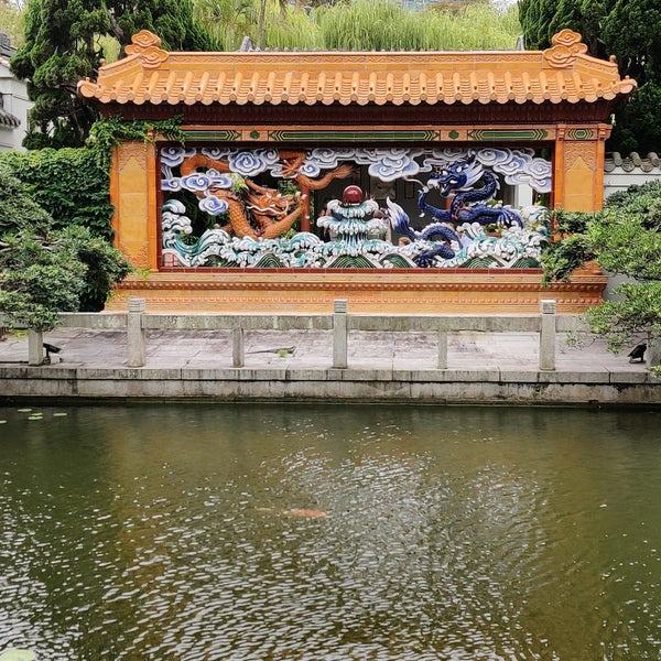 Foto diambil di Chinese Garden of Friendship oleh Paul G. pada 1/7/2022