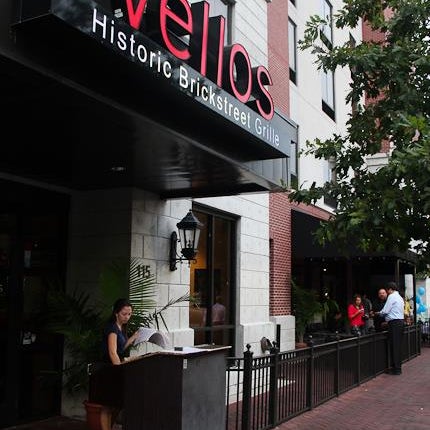 Photo prise au Vellos Historic Brickstreet Grill par Vellos Historic Brickstreet Grill le3/31/2015