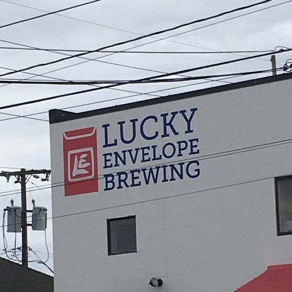 รูปภาพถ่ายที่ Lucky Envelope Brewing โดย Philly4for4 เมื่อ 9/15/2019