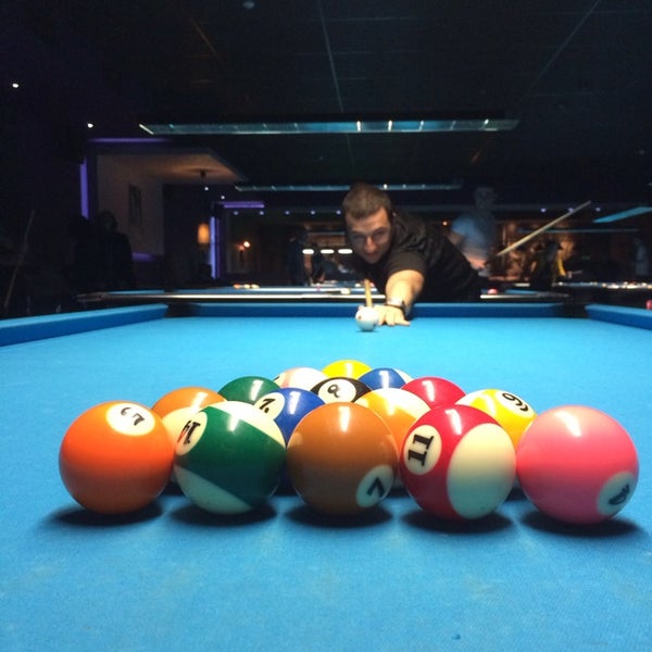 3/8/2014 tarihinde Hristo N.ziyaretçi tarafından STIX Bar &amp; Billiards'de çekilen fotoğraf