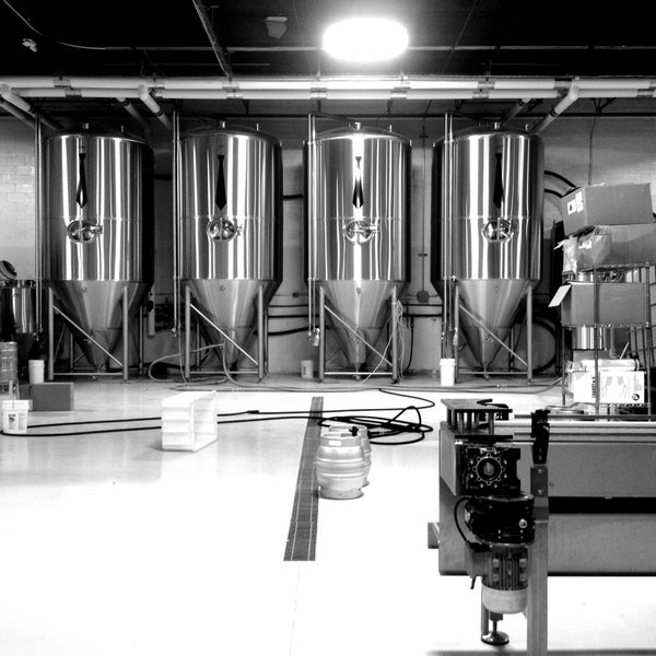 5/4/2013 tarihinde Hooty T.ziyaretçi tarafından Monday Night Brewing'de çekilen fotoğraf