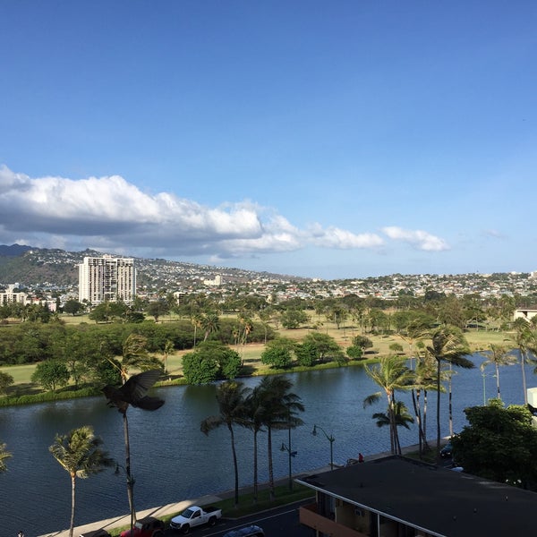 Das Foto wurde bei Waikiki Sand Villa Hotel von いなば り. am 5/24/2015 aufgenommen