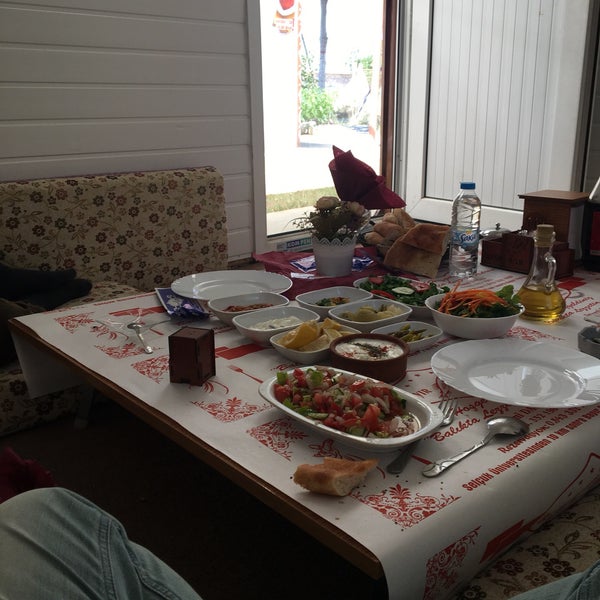 Foto scattata a Bayır Balık Vadi Restaurant da Gün Batımı il 7/30/2017