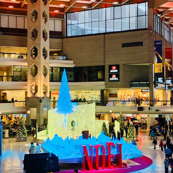 Photo taken at Complexe Desjardins by Victor T. on 12/18/2019