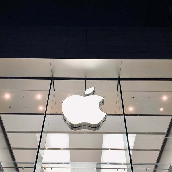 Photo taken at Apple Sainte-Catherine by Victor T. on 7/5/2020