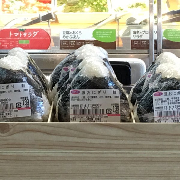 Fotografii Na オリジン弁当 町屋店 Kulinariya V 荒川区
