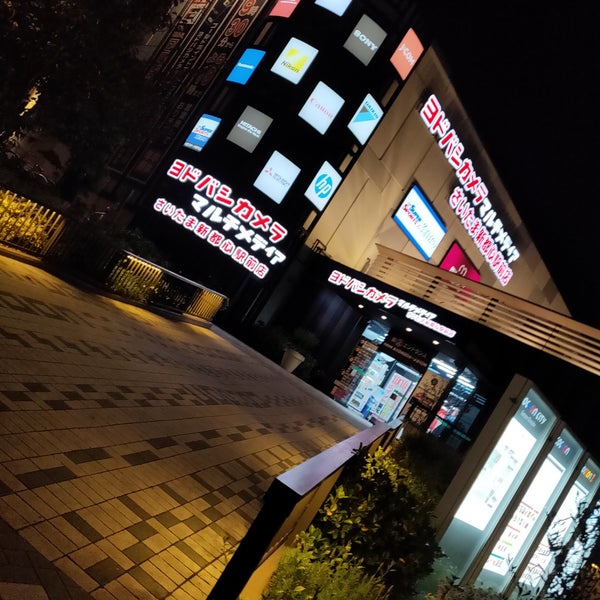 Fotos Em ヨドバシカメラ マルチメディアさいたま新都心駅前店 Loja De Eletronicos Em さいたま市