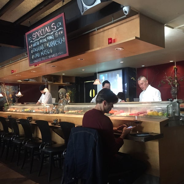 Снимок сделан в Blowfish Sushi to Die For пользователем David M. 6/3/2017