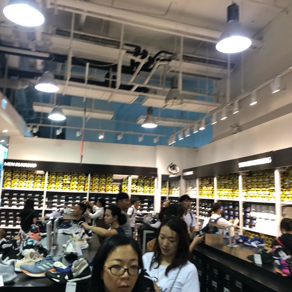 adidas shoes outlet near me