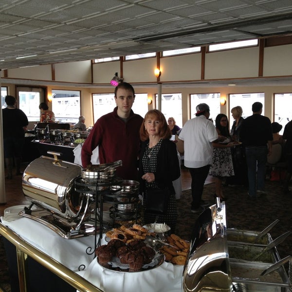 Photo prise au Hornblower Cruises &amp; Events par Fred C. le1/6/2013