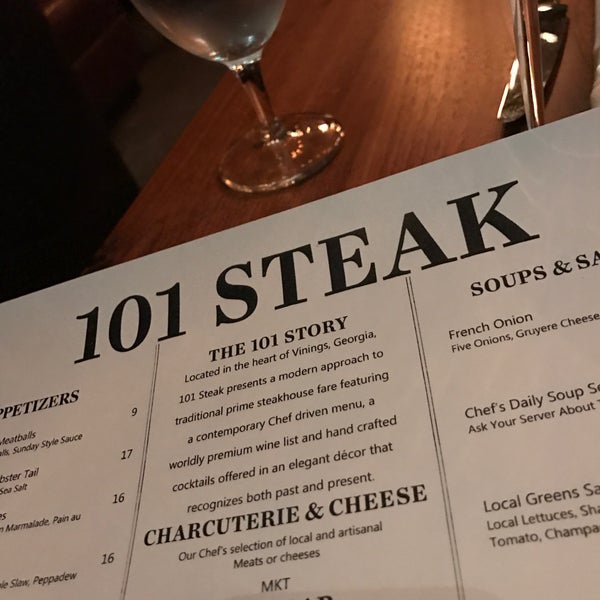 รูปภาพถ่ายที่ 101 Steak โดย Carrie B. เมื่อ 2/2/2017