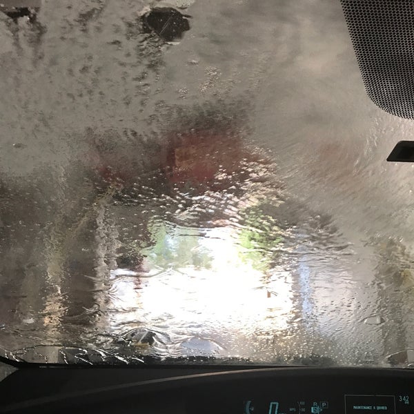 Marietta Express Car Wash Mariettaの洗車とディーテイリング