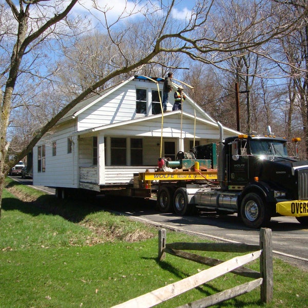 Building moving. Amp building.