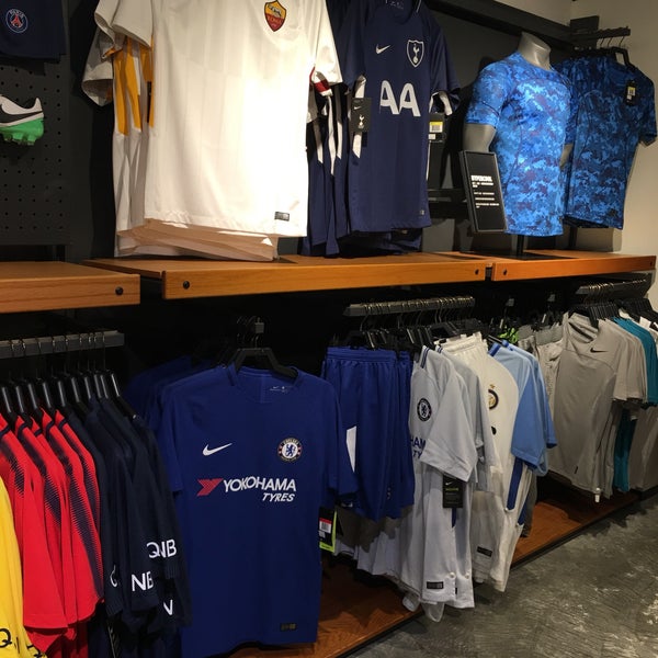nike outlet football
