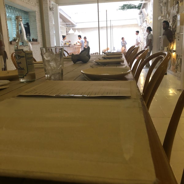 Foto scattata a Hueso Restaurant da Karly G. il 9/27/2019
