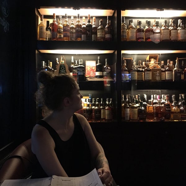 3/18/2017 tarihinde Joel S.ziyaretçi tarafından The Whisky Bar KL'de çekilen fotoğraf