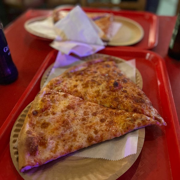 Foto tomada en Uncle Paul&#39;s Pizza  por Joel S. el 3/17/2022