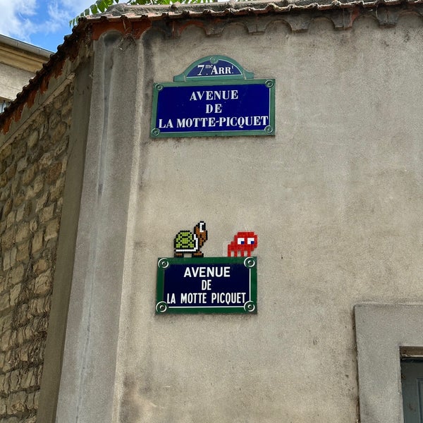 Avenue de la MottePicquet Road in Paris