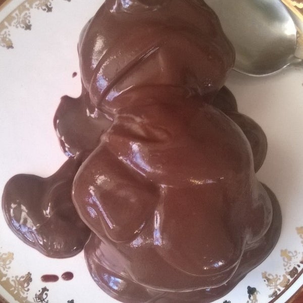 Photo taken at Tatlım Anna Profiterol by Sedat A. on 9/5/2015