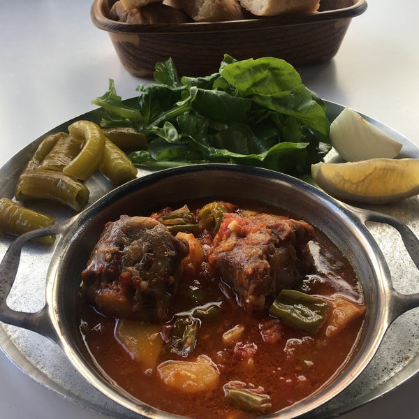 Das Foto wurde bei Kelle Paşa Restaurant von Sedat A. am 7/31/2019 aufgenommen