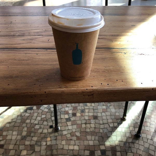 Photo taken at Blue Bottle Coffee by Sharon Y. on 12/8/2018
