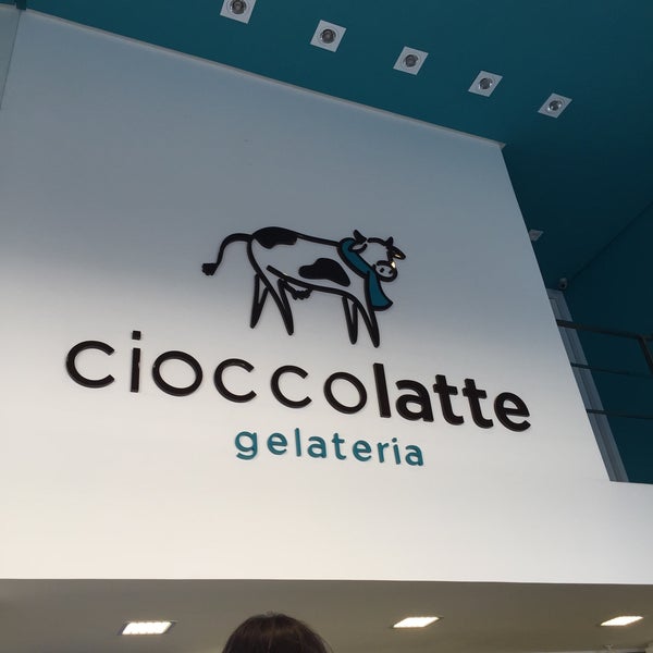 Photo taken at Cioccolatte Gelateria by Flávia D. on 8/9/2015