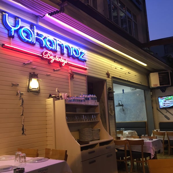 Photo taken at Beylerbeyi Yakamoz Restaurant by Ertuğrul I. on 9/26/2017