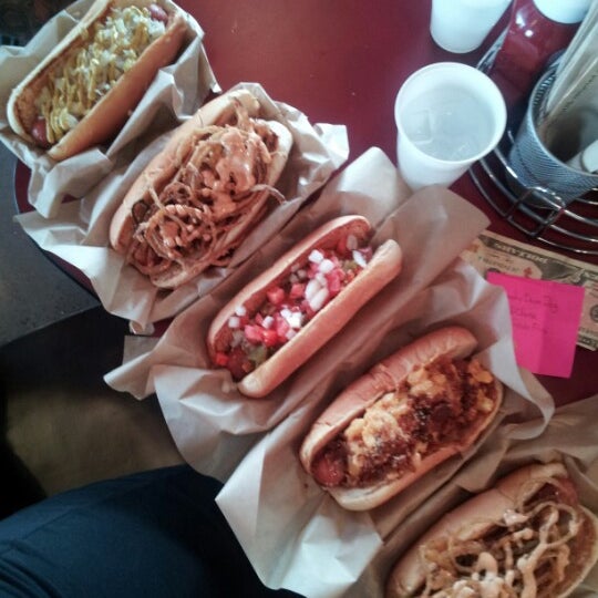 Foto tomada en Urban Hotdog Company  por Tasha R. el 1/12/2013