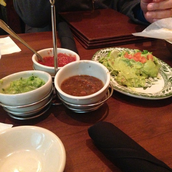 รูปภาพถ่ายที่ Abuelo&#39;s Mexican Restaurant โดย Mike B. เมื่อ 1/4/2014