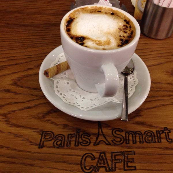 รูปภาพถ่ายที่ Paris &amp; Smart Cafe โดย Erkan S. เมื่อ 5/5/2016
