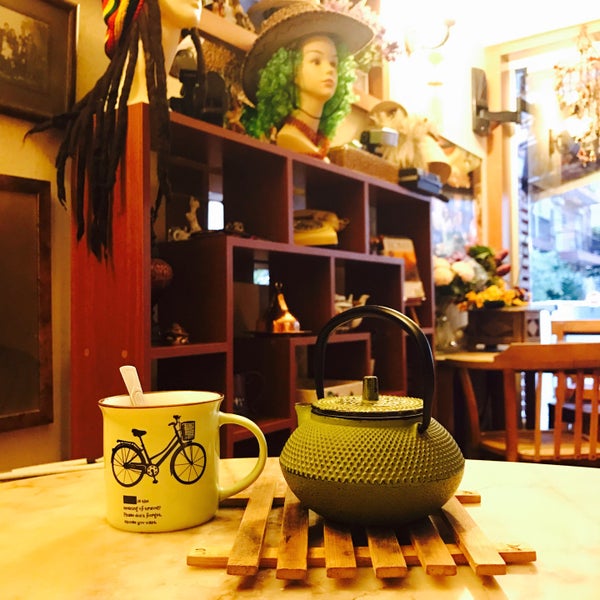 4/11/2017にNeşe A.が80ler Cafeで撮った写真