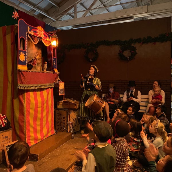 Foto tirada no(a) The Great Dickens Christmas Fair por Ryan L. em 11/24/2018