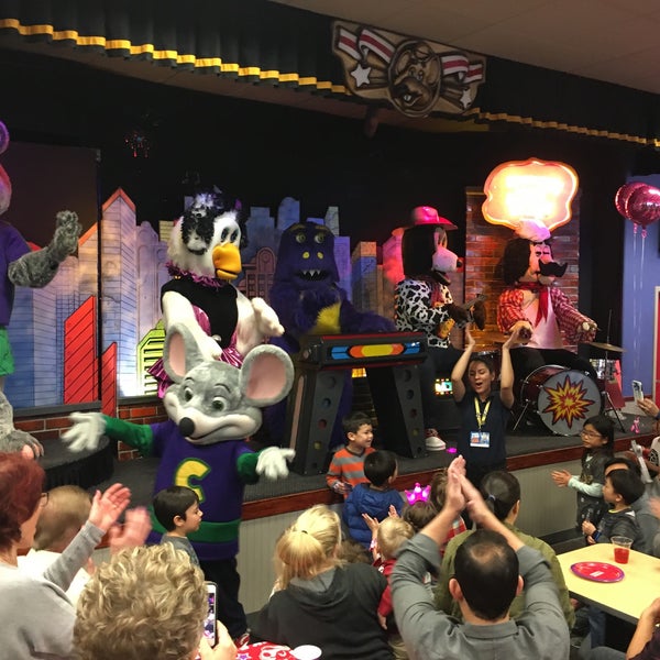 Chuck E. Cheese San Bruno'da Oyun Salonu'da fotoğraflar