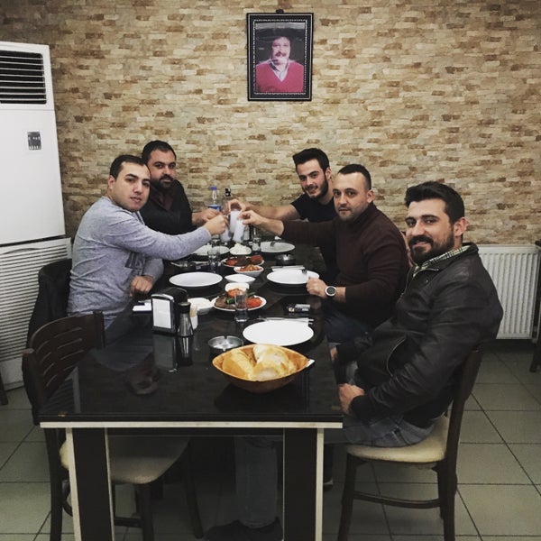 Das Foto wurde bei Özcan Restaurantlar von Erhan K. am 3/12/2017 aufgenommen