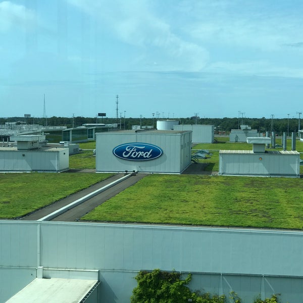 Photo taken at Ford River Rouge Factory Tour by Zili Q. on 8/24/2017