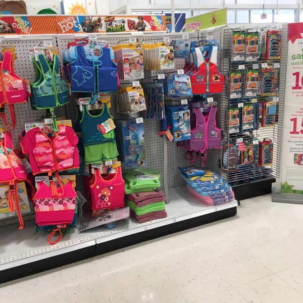 Toys"R"Us (Now Closed) Toy Store in Concord Mills