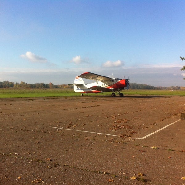 Следы инопланетян на земле. Аэропорт нарва eena. Аэропорт нарва. Остров сааремаа аэродром. Аэропорт нарва.