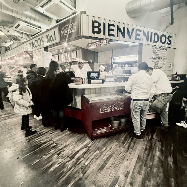 Foto diambil di Los Tacos No. 1 oleh Bnt Battuta . pada 11/14/2022
