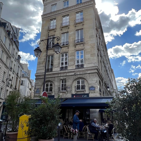 Foto tirada no(a) BREIZH Café Odéon | La Crêpe Autrement por Londonboy em 9/22/2022