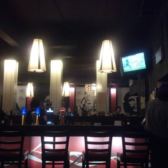 Foto tirada no(a) D Legends bar por Lindemann F. em 11/8/2012