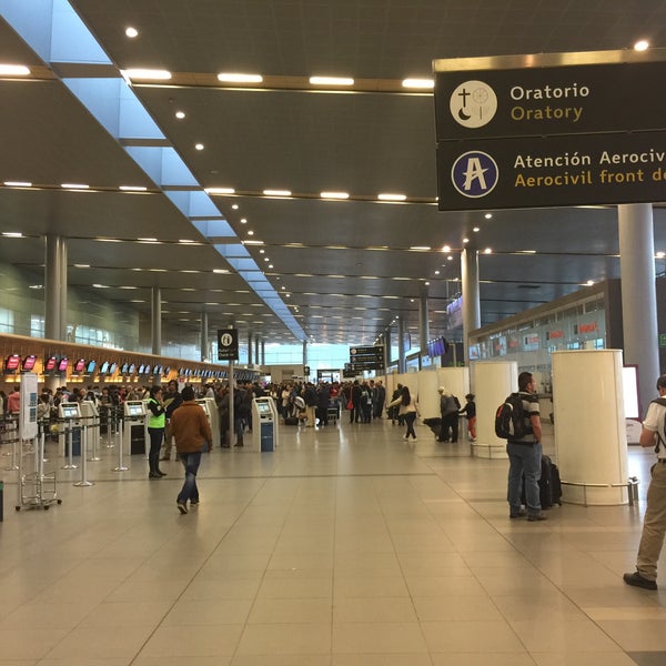 Foto tirada no(a) Aeropuerto Internacional El Dorado (BOG) por Israel G. em 8/8/2015