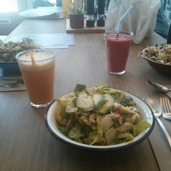 Foto tomada en Juice &amp; Salad  por Luca C. el 4/19/2014